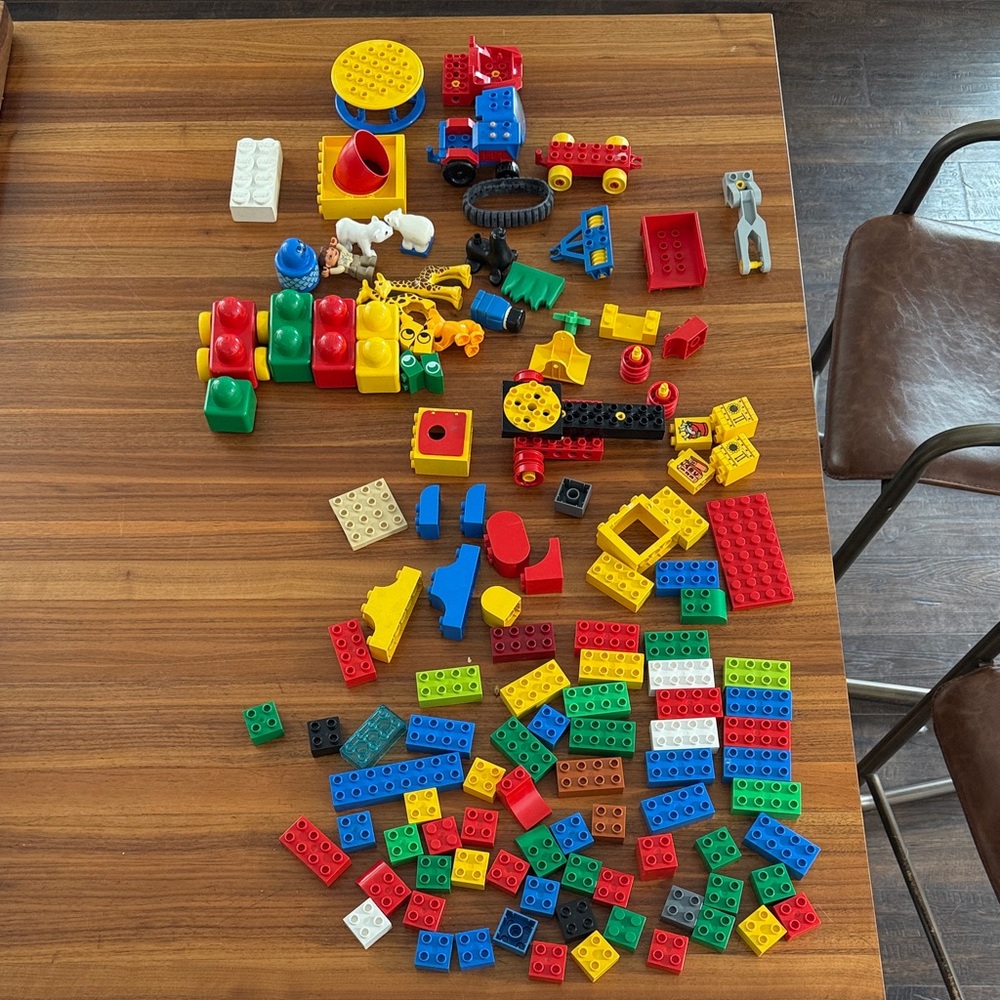 Mix of vintage/new Lego duplo